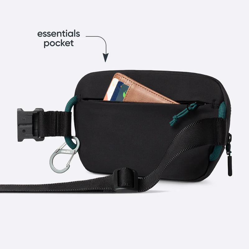The Daily Crossbody Bag Smooth Weave Night Mode — uso