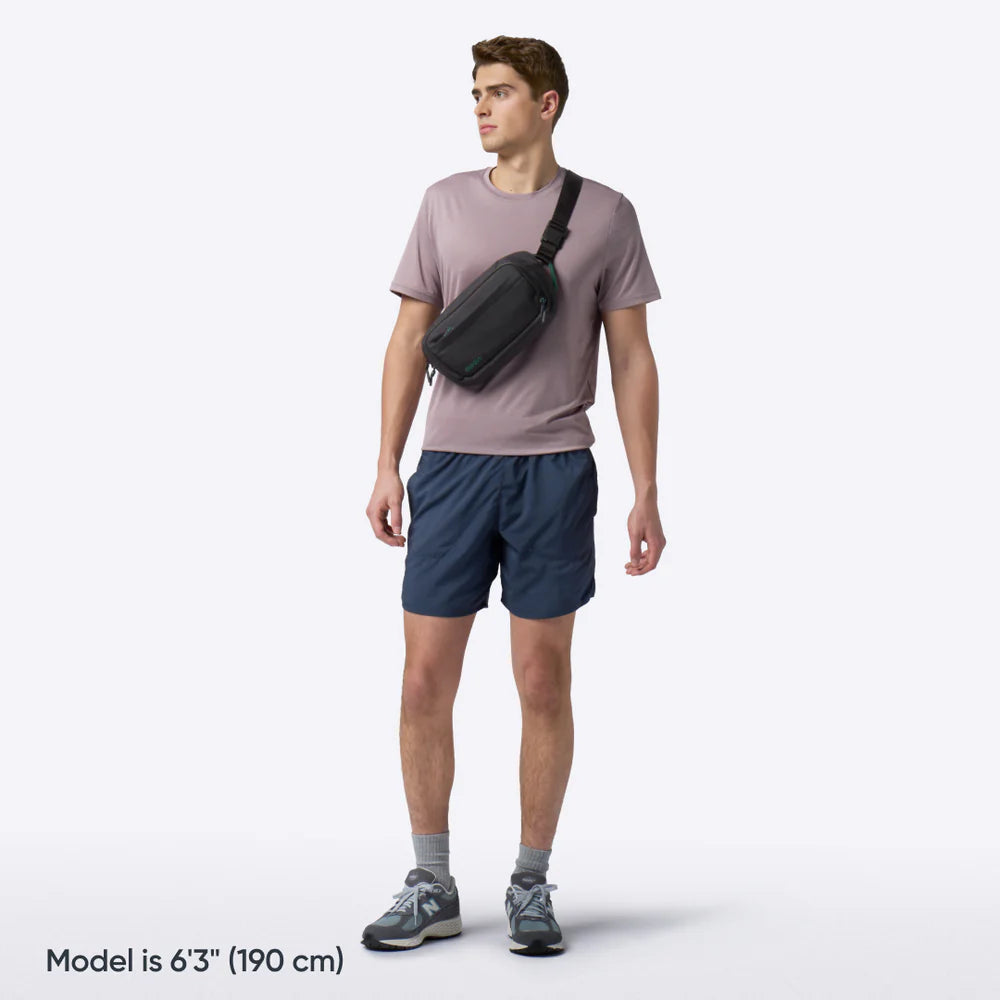 The All-Day 3.5L Crossbody Bag Smooth Weave Night Mode - foto 8